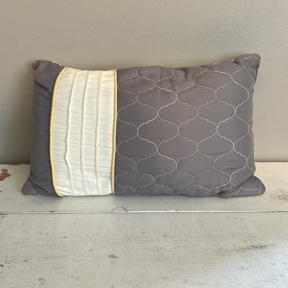 Accent pillow for bed or other area - Picture 1 of 7